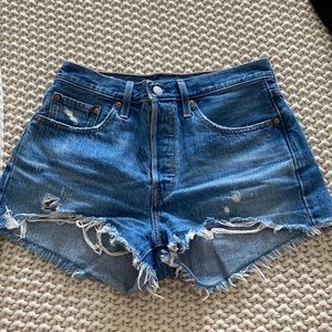 Levi’s 501 jean shorts size 27